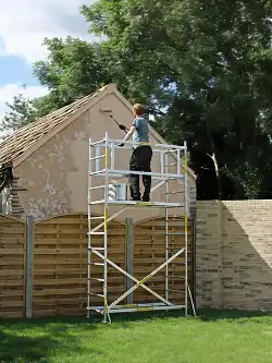 Painting high exterior walls using a LOYAL mobile tower